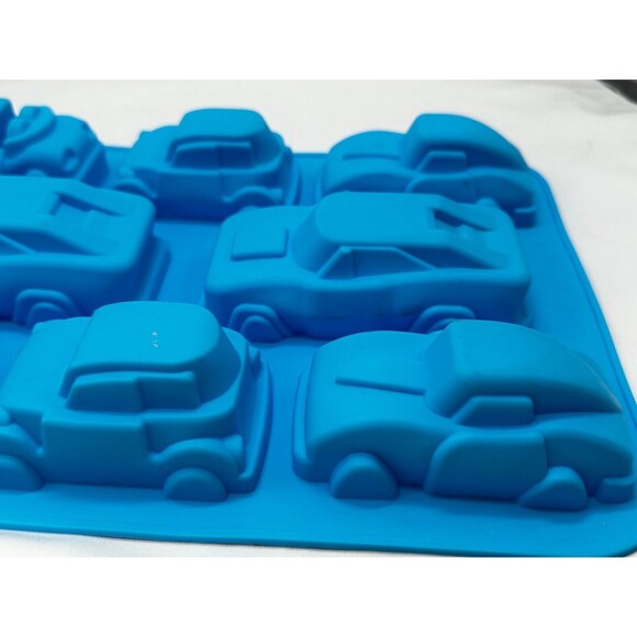 8 CAVITY Silicone Baking Cup Cake/Ice/Chocolate/Candy Mold - Vintage Cars 9x12" - Picture 2 of 7